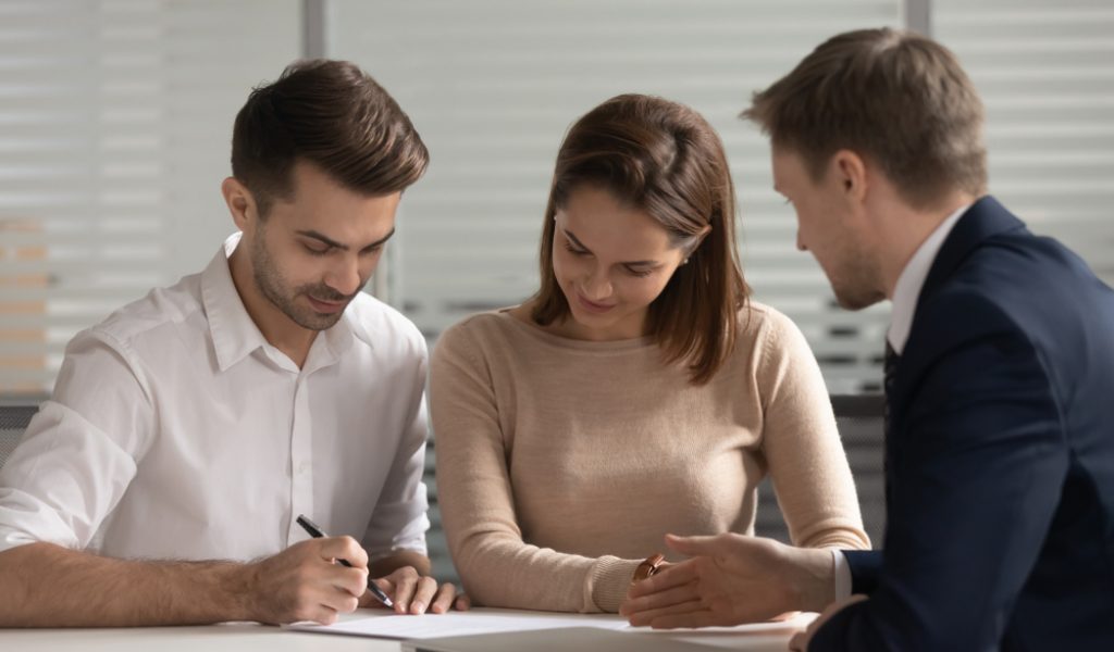 Young,Family,Couple,Customers,Clients,Sign,Paper,Mortgage,Investment,Contract